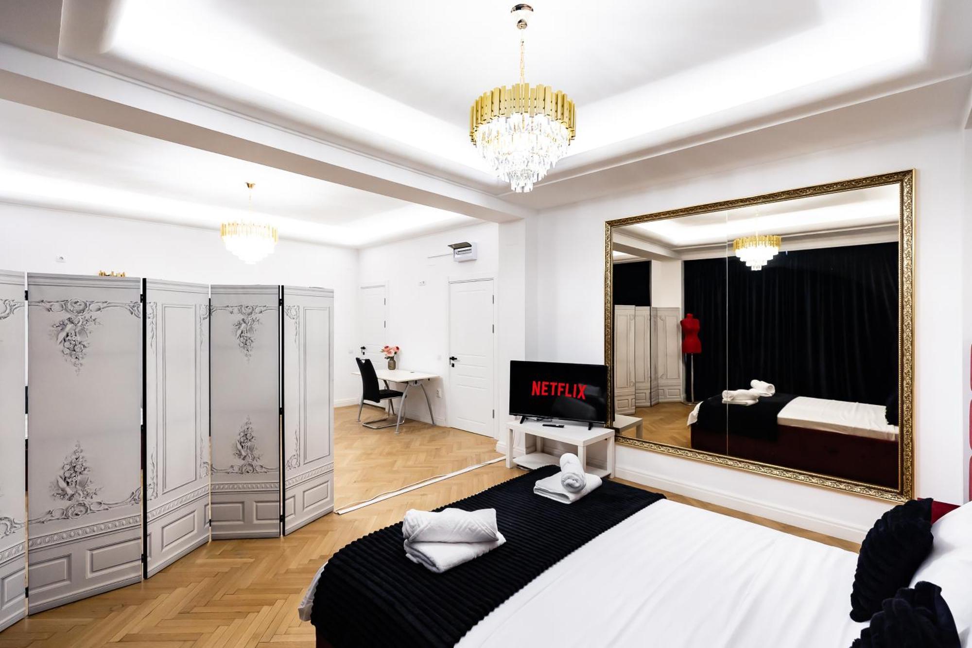Central Studios In Piata Romana Бухарест Екстер'єр фото