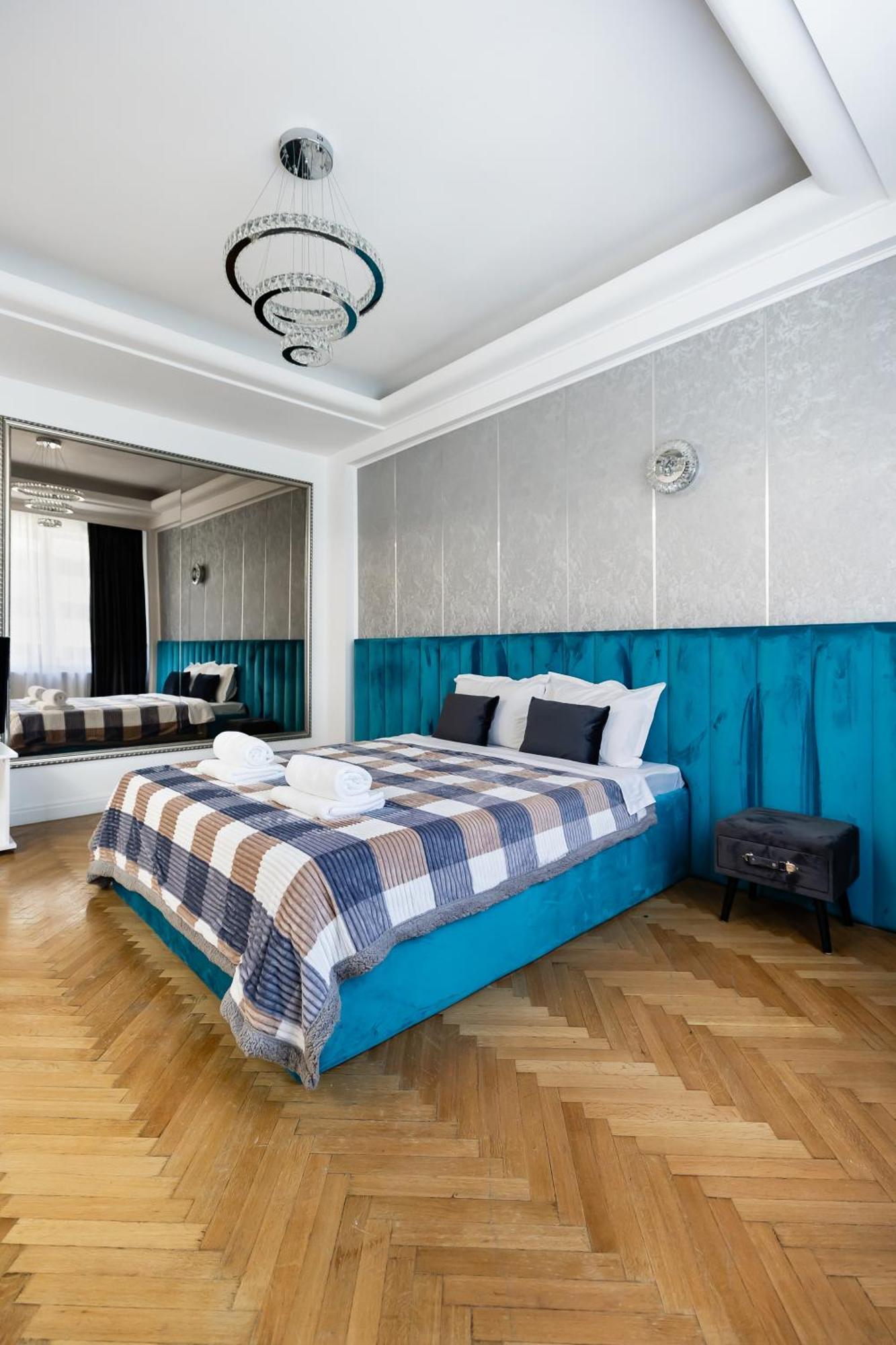 Central Studios In Piata Romana Бухарест Екстер'єр фото